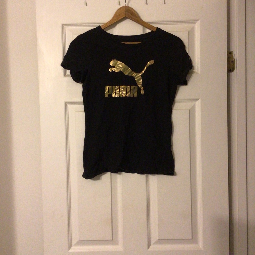 Puma tee size small can fit an XS